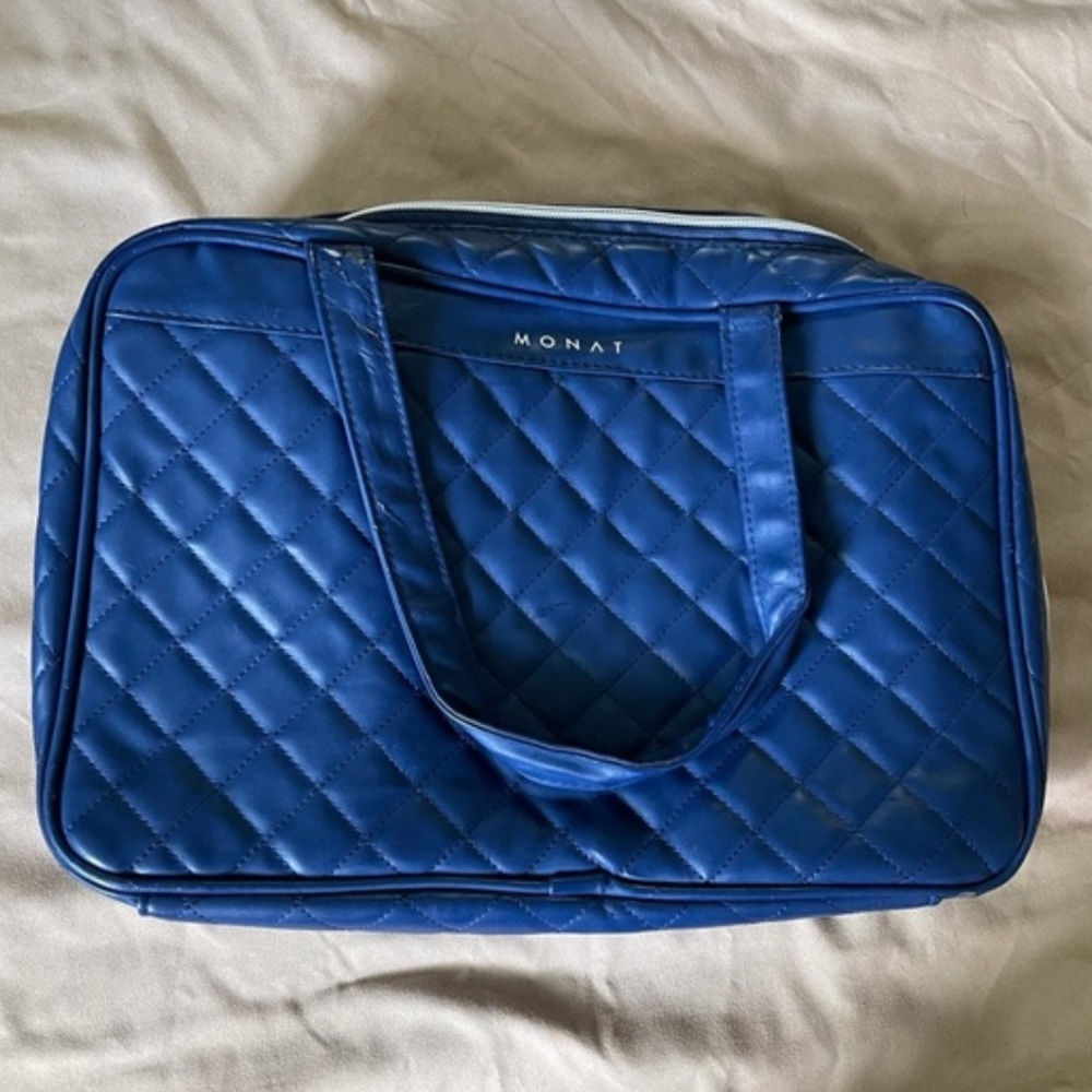 Travel bag has been sitting in my laundry room unused. Never used.